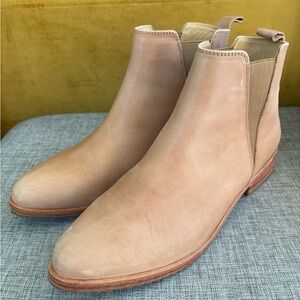 Nisolo Classic Everyday Chelsea Leather Boots in Almond size 9